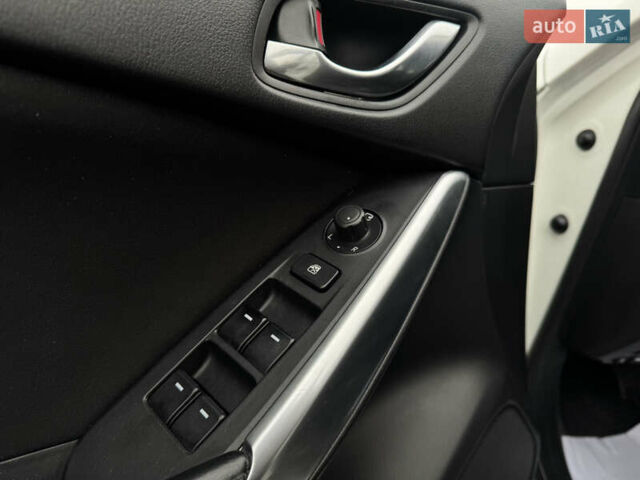 Белый Мазда 6, объемом двигателя 2.2 л и пробегом 260 тыс. км за 8950 $, фото 16 на Automoto.ua