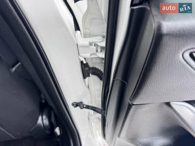 Білий Мазда 6, об'ємом двигуна 2.18 л та пробігом 199 тис. км за 11950 $, фото 31 на Automoto.ua