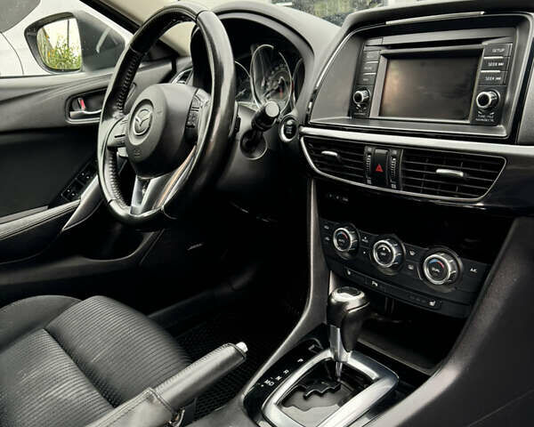 Мазда 6 2013 у Чернівцях на Automoto.ua Білий Мазда 6, об'ємом двигуна 2.19 л та пробігом 220 тис. км за 12500 $, фото 3 на Automoto.ua