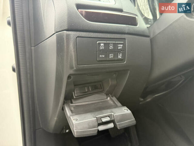 Белый Мазда 6, объемом двигателя 2.18 л и пробегом 181 тыс. км за 10600 $, фото 48 на Automoto.ua