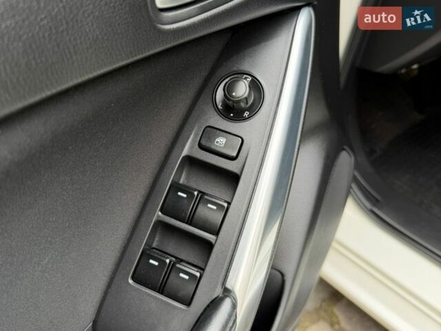 Білий Мазда 6, об'ємом двигуна 2.19 л та пробігом 239 тис. км за 10999 $, фото 45 на Automoto.ua