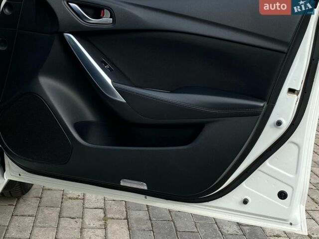 Белый Мазда 6, объемом двигателя 2 л и пробегом 130 тыс. км за 130 $, фото 19 на Automoto.ua