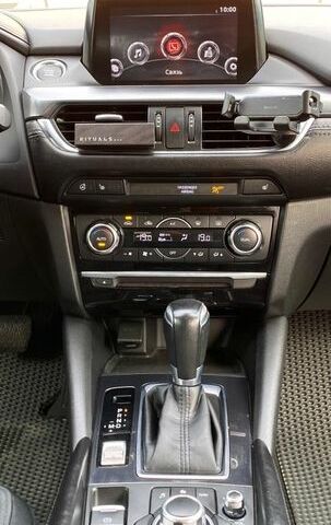 Белый Мазда 6, объемом двигателя 2 л и пробегом 130 тыс. км за 130 $, фото 12 на Automoto.ua