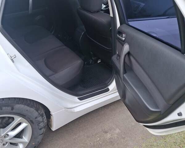 Белый Мазда 6, объемом двигателя 2.2 л и пробегом 305 тыс. км за 6500 $, фото 6 на Automoto.ua