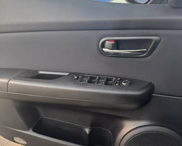 Білий Мазда 6, об'ємом двигуна 2 л та пробігом 177 тис. км за 8900 $, фото 9 на Automoto.ua