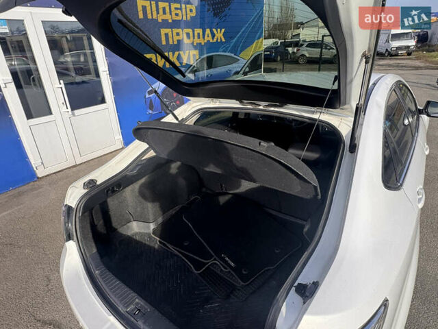 Білий Мазда 6, об'ємом двигуна 2 л та пробігом 177 тис. км за 8900 $, фото 8 на Automoto.ua