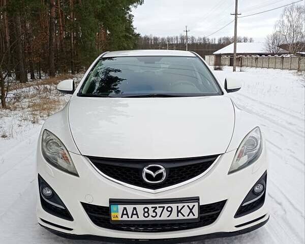 Белый Мазда 6, объемом двигателя 2 л и пробегом 180 тыс. км за 9500 $, фото 1 на Automoto.ua