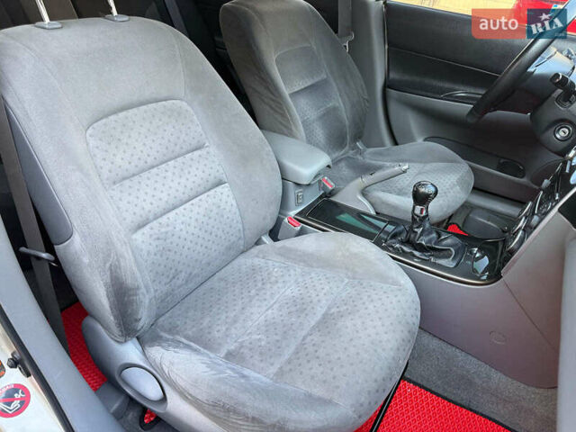 Бежевий Мазда 6, об'ємом двигуна 2 л та пробігом 296 тис. км за 5290 $, фото 16 на Automoto.ua