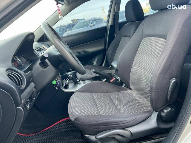 Бежевый Мазда 6, объемом двигателя 2 л и пробегом 187 тыс. км за 4190 $, фото 17 на Automoto.ua