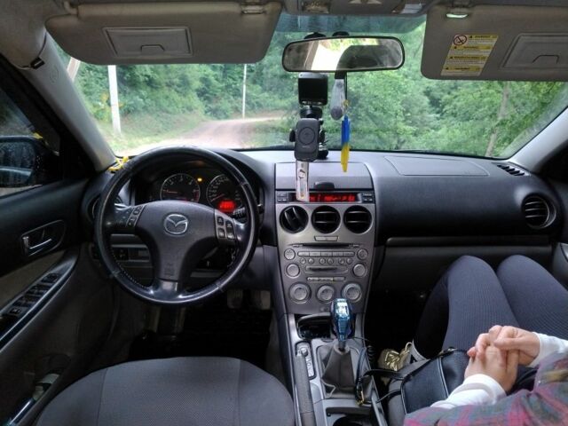 Черный Мазда 6, объемом двигателя 2 л и пробегом 300 тыс. км за 3021 $, фото 9 на Automoto.ua