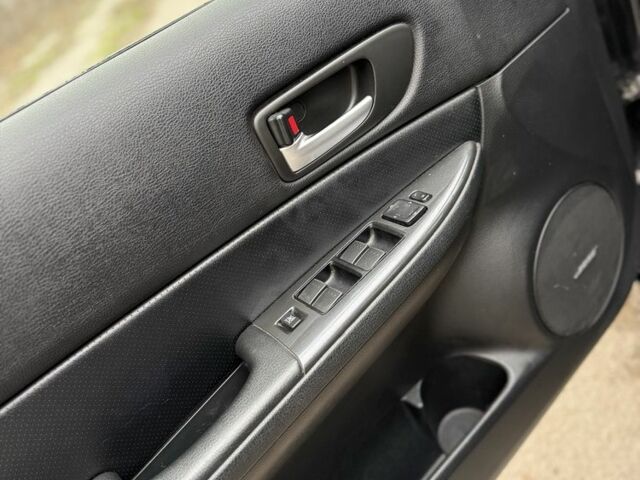 Чорний Мазда 6, об'ємом двигуна 2 л та пробігом 390 тис. км за 2600 $, фото 4 на Automoto.ua