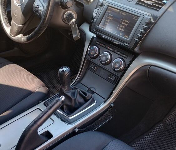 Черный Мазда 6, объемом двигателя 2.2 л и пробегом 300 тыс. км за 7500 $, фото 6 на Automoto.ua