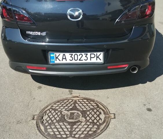 Черный Мазда 6, объемом двигателя 2.2 л и пробегом 300 тыс. км за 7500 $, фото 2 на Automoto.ua