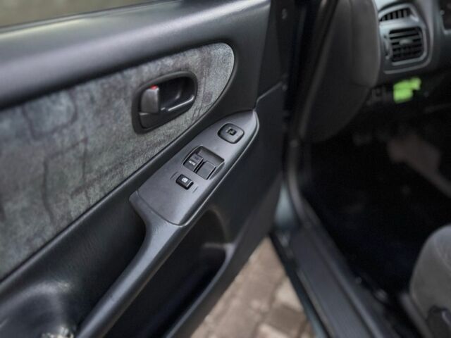 Черный Мазда 6, объемом двигателя 2 л и пробегом 300 тыс. км за 1800 $, фото 9 на Automoto.ua