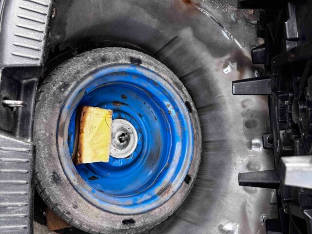 Черный Мазда 6, объемом двигателя 1.8 л и пробегом 250 тыс. км за 2000 $, фото 1 на Automoto.ua