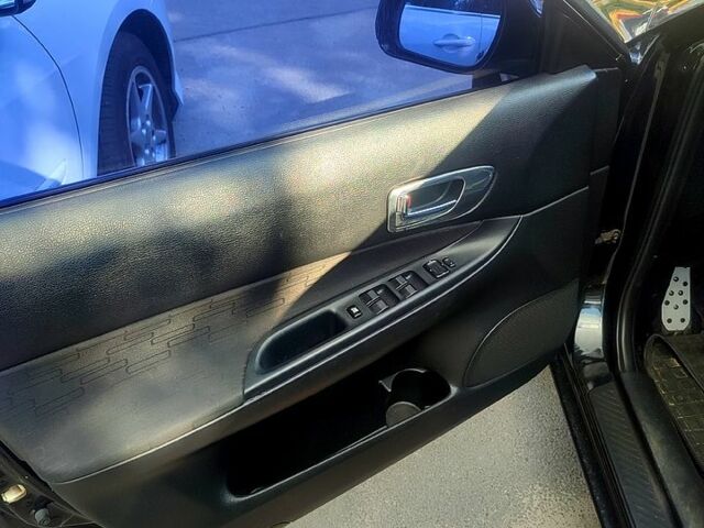 Черный Мазда 6, объемом двигателя 2 л и пробегом 203 тыс. км за 5300 $, фото 3 на Automoto.ua