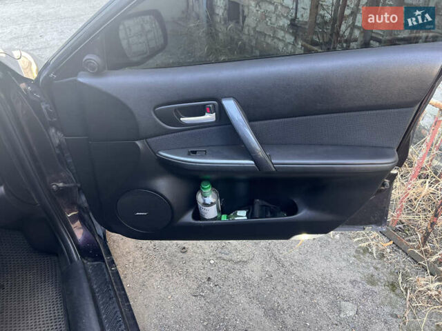 Черный Мазда 6, объемом двигателя 2 л и пробегом 259 тыс. км за 5500 $, фото 5 на Automoto.ua