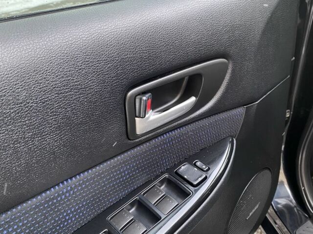 Черный Мазда 6, объемом двигателя 2 л и пробегом 179 тыс. км за 5700 $, фото 8 на Automoto.ua