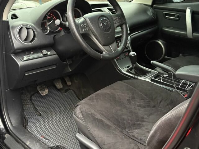 Черный Мазда 6, объемом двигателя 2 л и пробегом 280 тыс. км за 6500 $, фото 7 на Automoto.ua