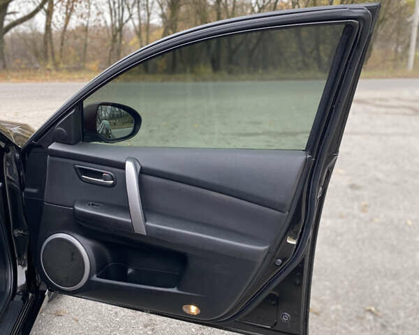 Чорний Мазда 6, об'ємом двигуна 2 л та пробігом 246 тис. км за 10000 $, фото 27 на Automoto.ua