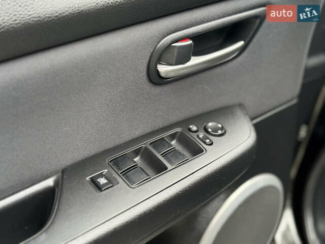 Черный Мазда 6, объемом двигателя 2 л и пробегом 253 тыс. км за 6500 $, фото 32 на Automoto.ua