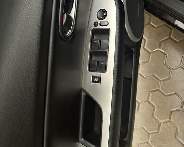 Черный Мазда 6, объемом двигателя 2.5 л и пробегом 250 тыс. км за 6450 $, фото 9 на Automoto.ua