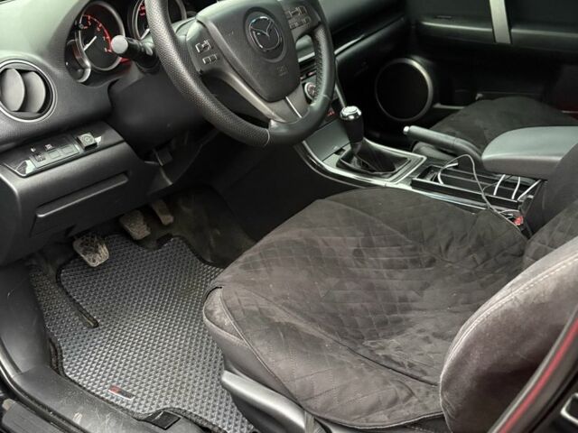 Черный Мазда 6, объемом двигателя 2 л и пробегом 280 тыс. км за 6500 $, фото 4 на Automoto.ua