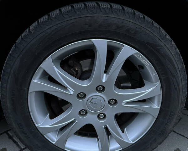 Черный Мазда 6, объемом двигателя 2 л и пробегом 201 тыс. км за 8100 $, фото 6 на Automoto.ua