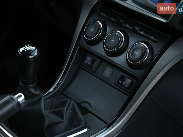 Черный Мазда 6, объемом двигателя 2.2 л и пробегом 321 тыс. км за 7500 $, фото 33 на Automoto.ua