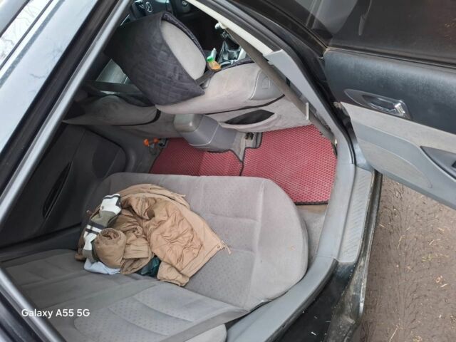 Черный Мазда 6, объемом двигателя 2 л и пробегом 362 тыс. км за 2601 $, фото 4 на Automoto.ua