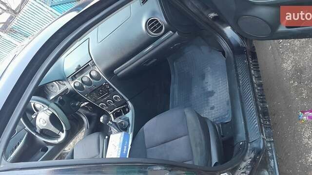 Черный Мазда 6, объемом двигателя 2 л и пробегом 377 тыс. км за 2400 $, фото 5 на Automoto.ua