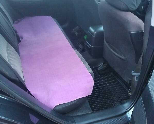 Черный Мазда 6, объемом двигателя 2 л и пробегом 250 тыс. км за 3800 $, фото 7 на Automoto.ua