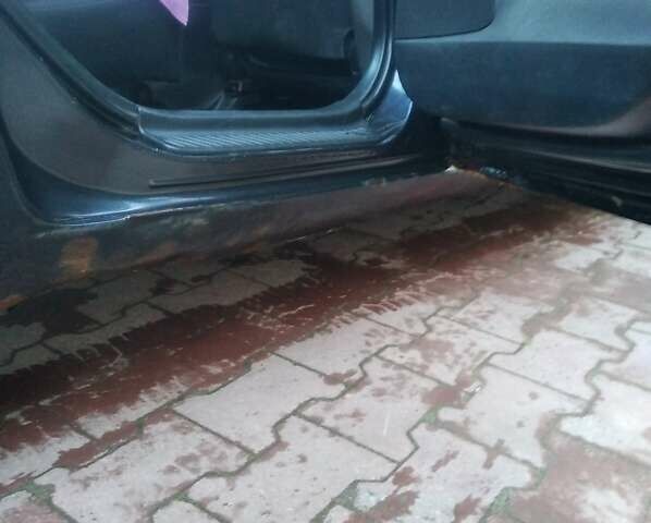 Черный Мазда 6, объемом двигателя 2 л и пробегом 250 тыс. км за 3800 $, фото 5 на Automoto.ua