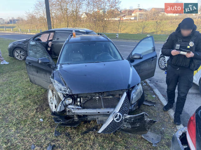 Чорний Мазда 6, об'ємом двигуна 2 л та пробігом 250 тис. км за 2000 $, фото 4 на Automoto.ua