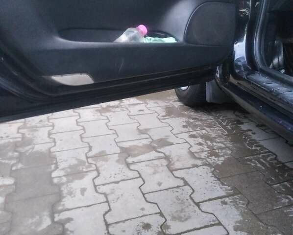 Черный Мазда 6, объемом двигателя 2 л и пробегом 250 тыс. км за 3800 $, фото 3 на Automoto.ua