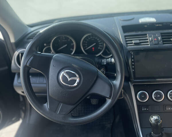 Черный Мазда 6, объемом двигателя 2.2 л и пробегом 276 тыс. км за 7500 $, фото 12 на Automoto.ua