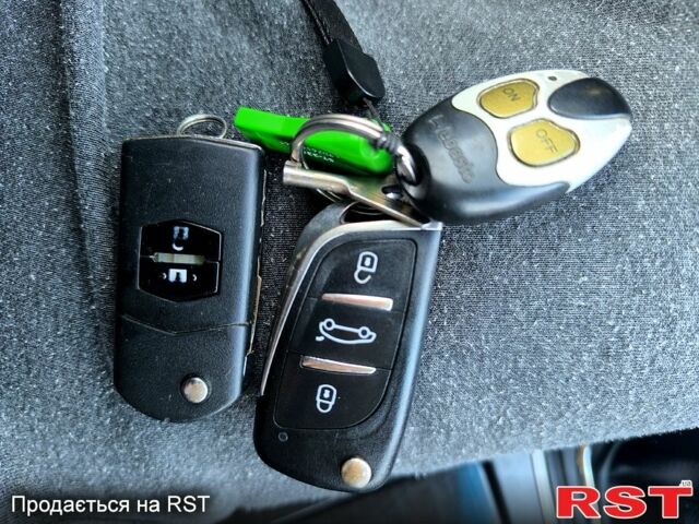 Черный Мазда 6, объемом двигателя 2 л и пробегом 330 тыс. км за 6400 $, фото 12 на Automoto.ua
