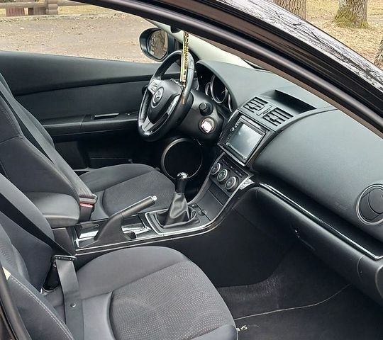 Чорний Мазда 6, об'ємом двигуна 1.8 л та пробігом 252 тис. км за 6500 $, фото 9 на Automoto.ua