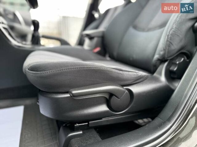 Черный Мазда 6, объемом двигателя 2.2 л и пробегом 250 тыс. км за 6150 $, фото 65 на Automoto.ua