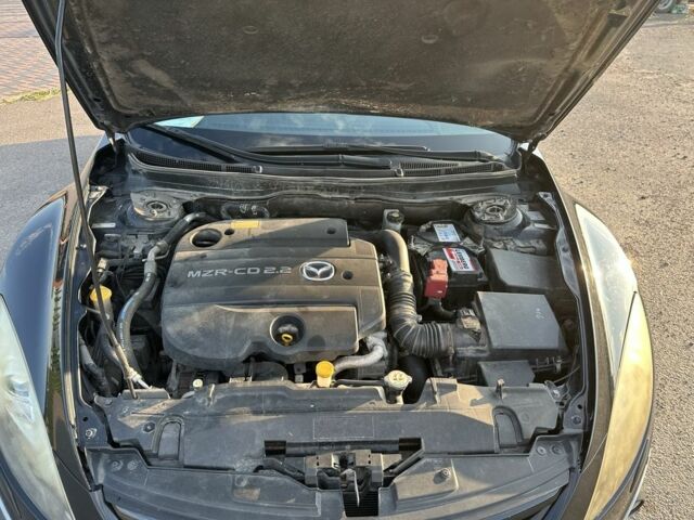 Черный Мазда 6, объемом двигателя 2.2 л и пробегом 304 тыс. км за 7500 $, фото 11 на Automoto.ua