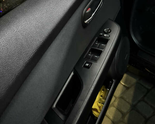 Чорний Мазда 6, об'ємом двигуна 1.8 л та пробігом 260 тис. км за 7900 $, фото 17 на Automoto.ua