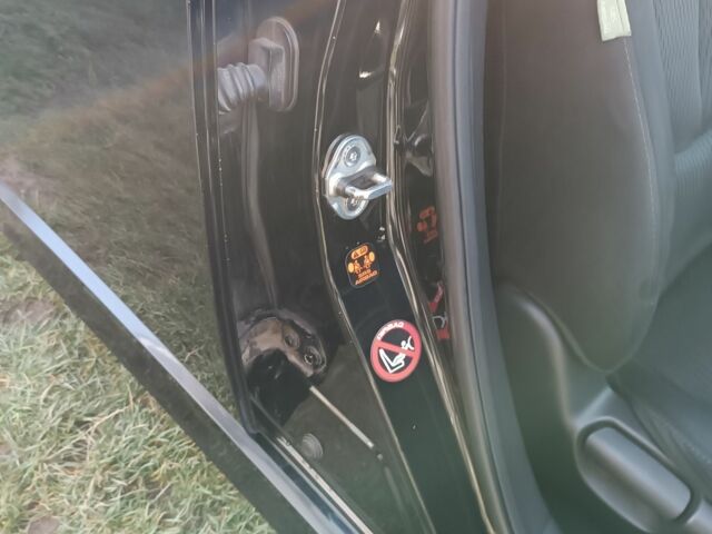 Чорний Мазда 6, об'ємом двигуна 2.2 л та пробігом 300 тис. км за 8200 $, фото 5 на Automoto.ua