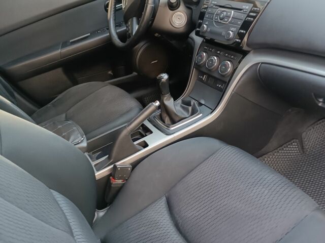 Чорний Мазда 6, об'ємом двигуна 2.2 л та пробігом 300 тис. км за 8200 $, фото 3 на Automoto.ua