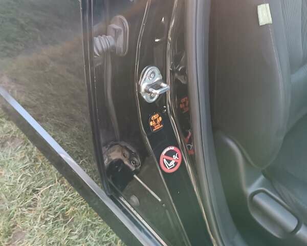 Чорний Мазда 6, об'ємом двигуна 2.2 л та пробігом 300 тис. км за 8200 $, фото 5 на Automoto.ua