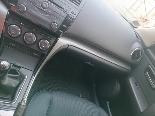 Чорний Мазда 6, об'ємом двигуна 2.2 л та пробігом 300 тис. км за 8200 $, фото 9 на Automoto.ua