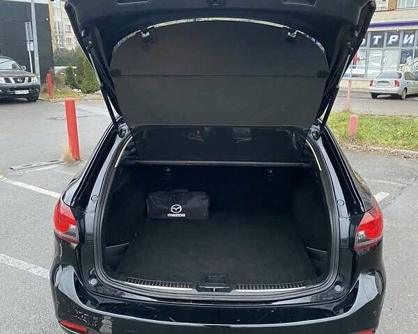 Черный Мазда 6, объемом двигателя 2.19 л и пробегом 300 тыс. км за 12200 $, фото 5 на Automoto.ua