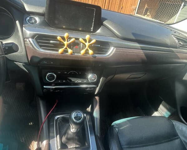 Чорний Мазда 6, об'ємом двигуна 2.19 л та пробігом 285 тис. км за 13500 $, фото 13 на Automoto.ua