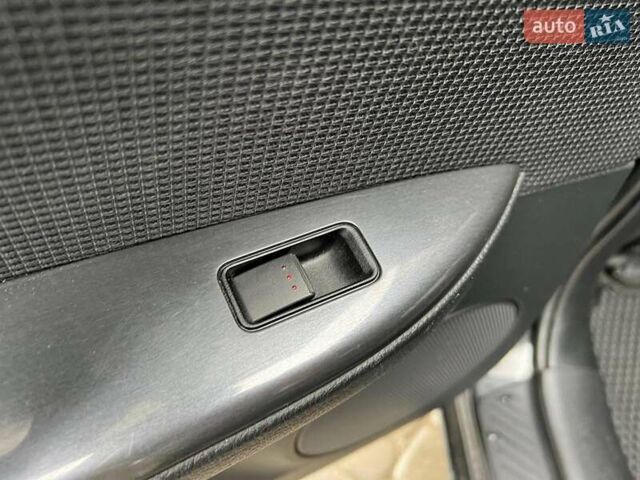 Чорний Мазда 6, об'ємом двигуна 2 л та пробігом 285 тис. км за 3240 $, фото 33 на Automoto.ua