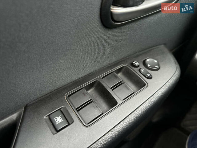 Чорний Мазда 6, об'ємом двигуна 2 л та пробігом 235 тис. км за 7399 $, фото 18 на Automoto.ua