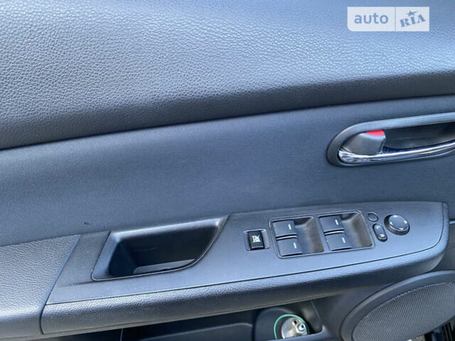 Черный Мазда 6, объемом двигателя 1.8 л и пробегом 184 тыс. км за 7100 $, фото 19 на Automoto.ua